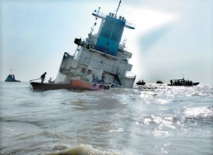 ship_at_chittagong_port